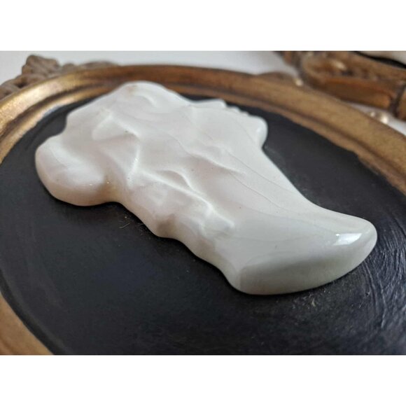 Vintage Oval Cameo Wall Plaques - Mother & Daughter Handcrafted With Gold Painte - Picture 6 of 8